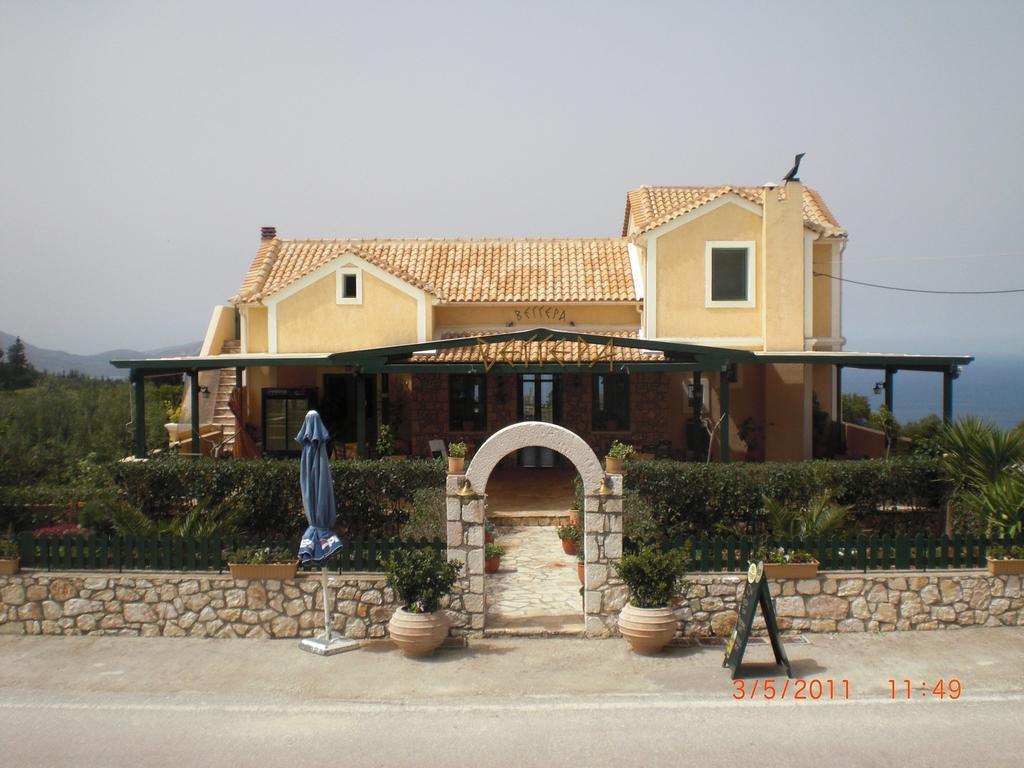 Vegera Apartments Vasilikiadhes Bagian luar foto